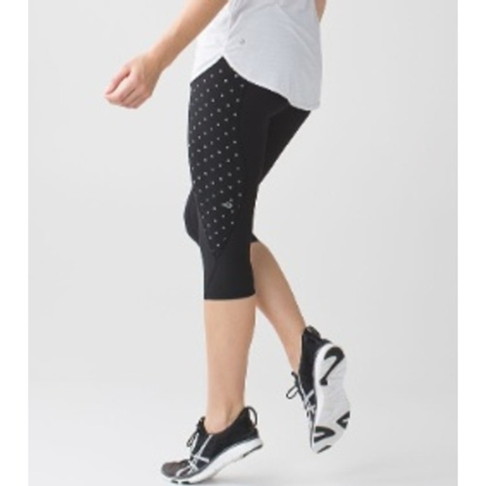 Lululemon | Tight Stuff Crop (15") Black w Silver Sequin Dots | Women's‎ Size 8